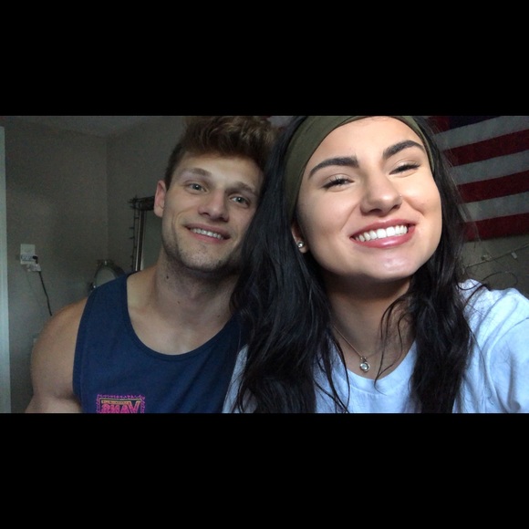 Meet your Posher, Chloe - Picture 3 of 3